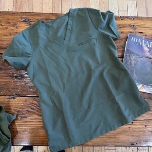 Womens Mandala 1 pocket scrub top in olive